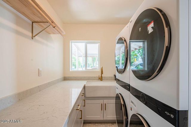3234 E Coolidge Street, Phoenix, AZ 85018