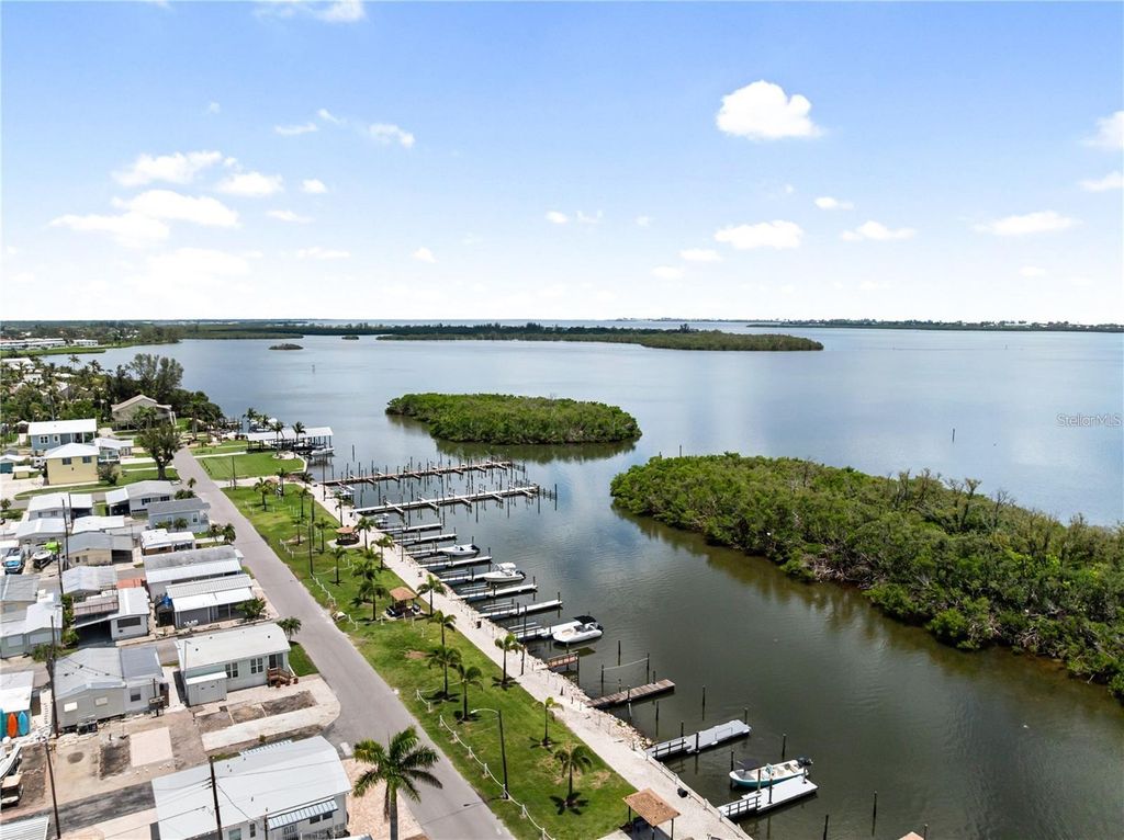 Image 27 of property listing at 10315 CORTEZ ROAD 60-4, Bradenton, FL 34210