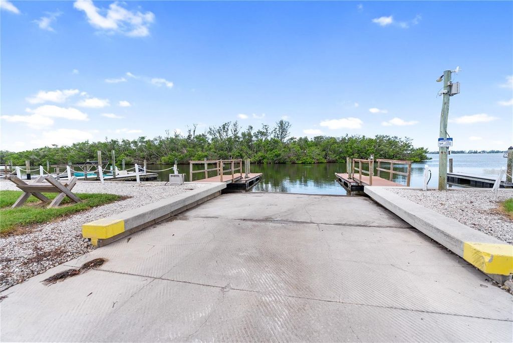 Image 31 of property listing at 10315 CORTEZ ROAD 60-4, Bradenton, FL 34210