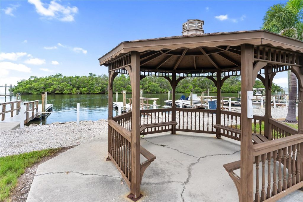 Image 32 of property listing at 10315 CORTEZ ROAD 60-4, Bradenton, FL 34210