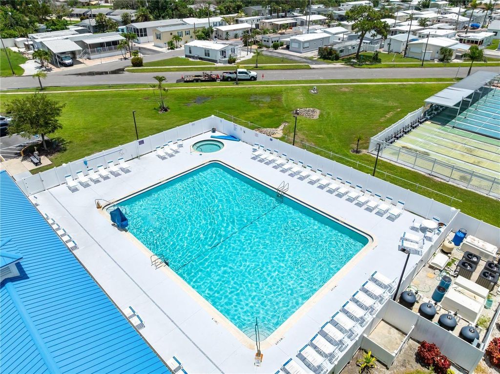 Image 33 of property listing at 10315 CORTEZ ROAD 60-4, Bradenton, FL 34210