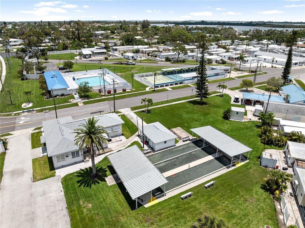 Image 35 of property listing at 10315 CORTEZ ROAD 60-4, Bradenton, FL 34210