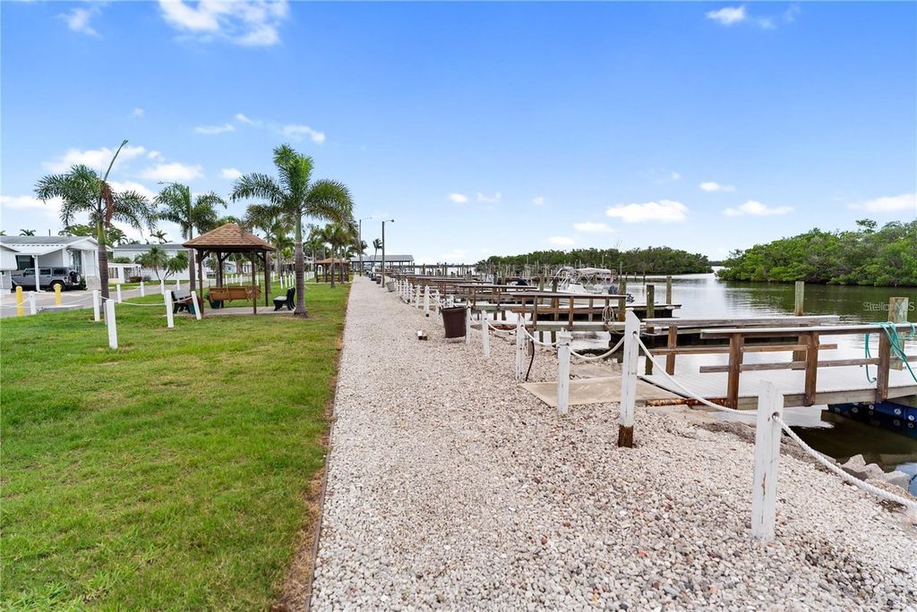 Image 39 of property listing at 10315 CORTEZ ROAD 60-4, Bradenton, FL 34210