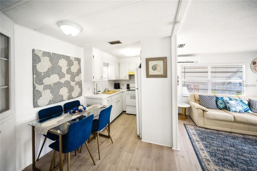 Image 8 of property listing at 10315 CORTEZ ROAD 60-4, Bradenton, FL 34210