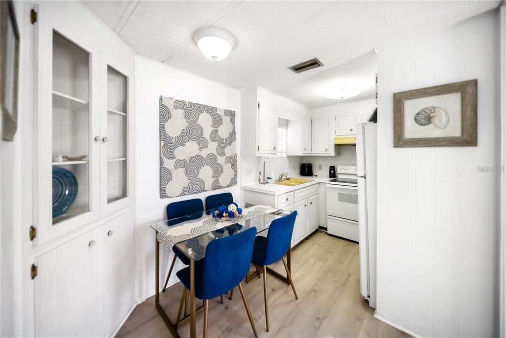 Image 9 of property listing at 10315 CORTEZ ROAD 60-4, Bradenton, FL 34210