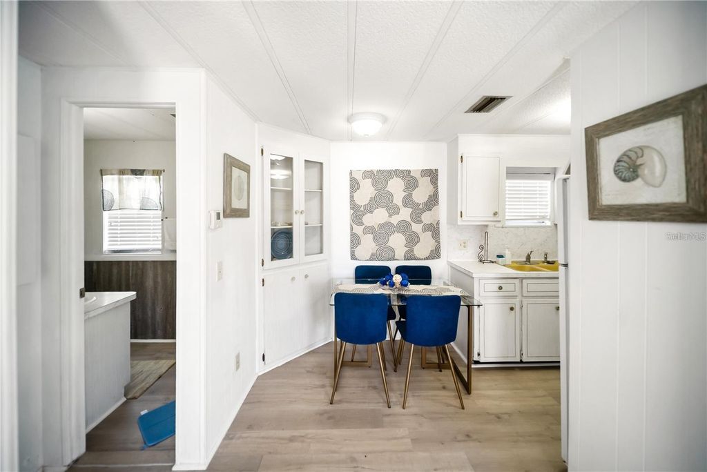 Image 10 of property listing at 10315 CORTEZ ROAD 60-4, Bradenton, FL 34210