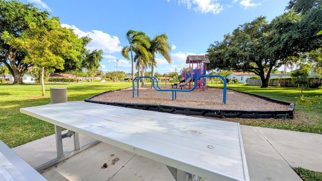 407 NW 7TH Street B, Boynton Beach, FL 33426