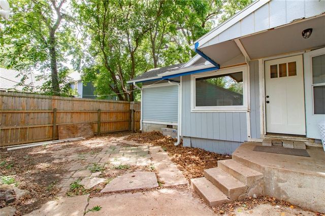 1007 S Independence Street, Harrisonville, MO 64701