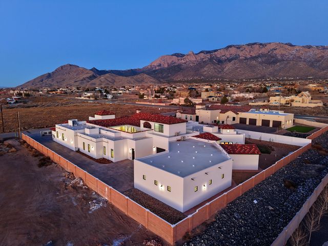 10300 Signal Avenue NE, Albuquerque, NM 87122