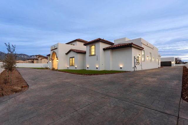 10300 Signal Avenue NE, Albuquerque, NM 87122