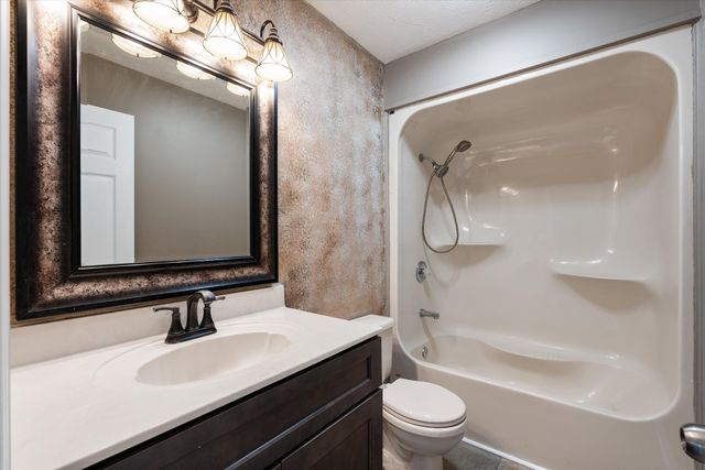 78 Angela Ln, Westmoreland, TN 37186