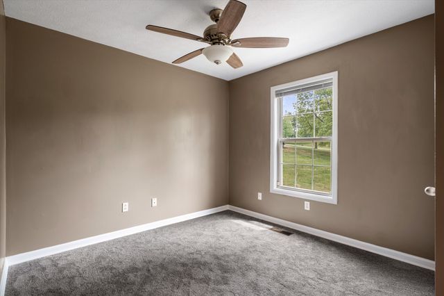 78 Angela Ln, Westmoreland, TN 37186