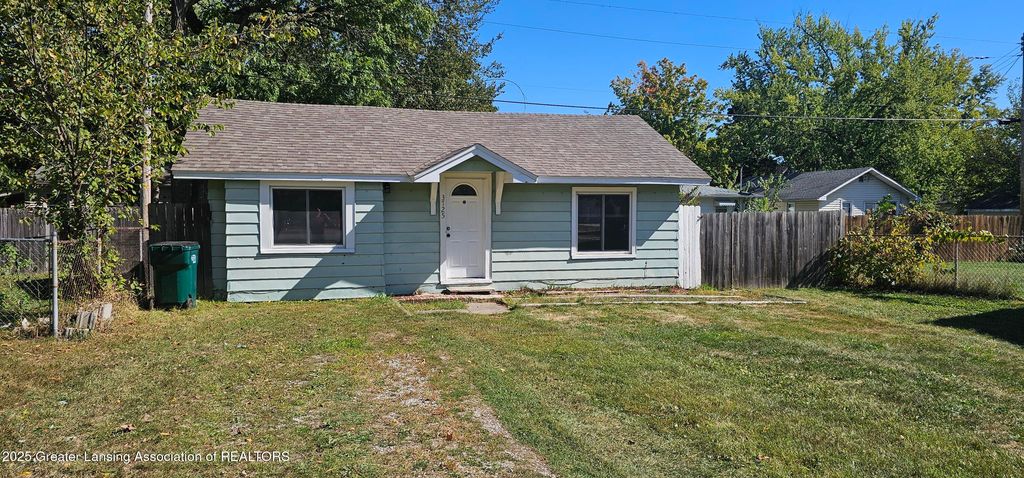 3725 Parkway Drive, Lansing, MI 48910