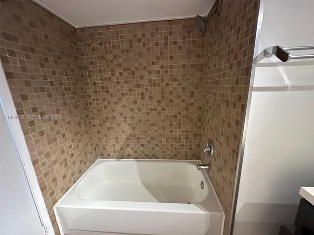 9763 NW 46th Ter 116, Doral, FL 33178