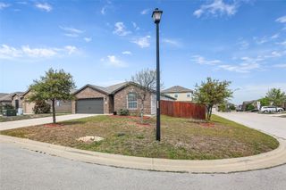 100 Robertson LN, Jarrell, TX 76537