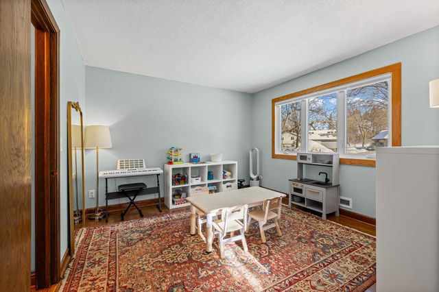 5690 136th Street Court, Apple Valley, MN 55124