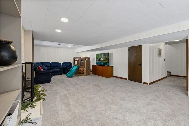 5690 136th Street Court, Apple Valley, MN 55124