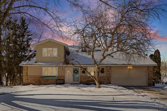 5690 136th Street Court, Apple Valley, MN 55124