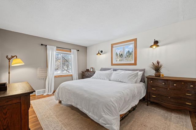 5690 136th Street Court, Apple Valley, MN 55124