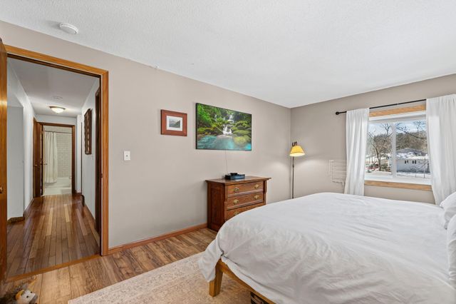 5690 136th Street Court, Apple Valley, MN 55124