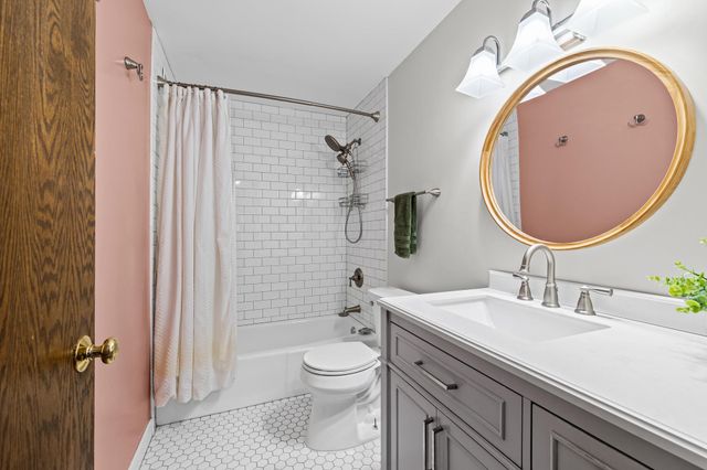 5690 136th Street Court, Apple Valley, MN 55124