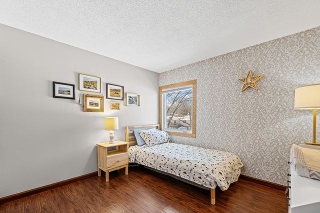 5690 136th Street Court, Apple Valley, MN 55124