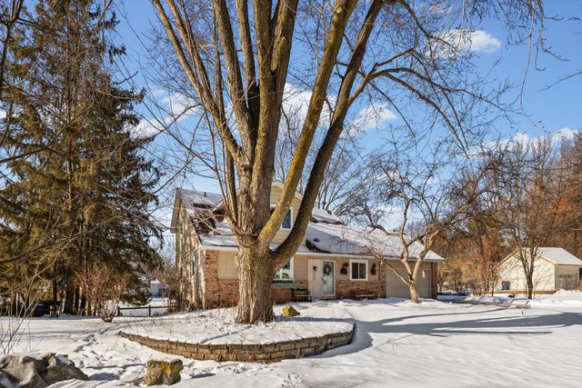 5690 136th Street Court, Apple Valley, MN 55124