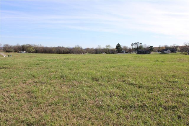 2147 Northern Trace Way, Tontitown, AR 72762