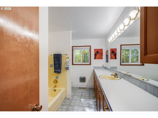 15920 Sw OBERST Ln, Sherwood, OR 97140