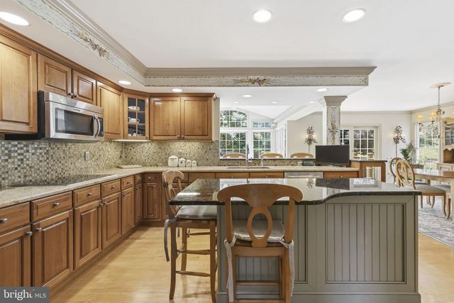 24 MANOR KNOLL CT, Baldwin, MD 21013