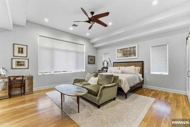 29 Roslyn Avenue, Englewood Cliffs, NJ 07632