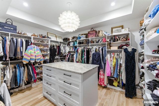 29 Roslyn Avenue, Englewood Cliffs, NJ 07632
