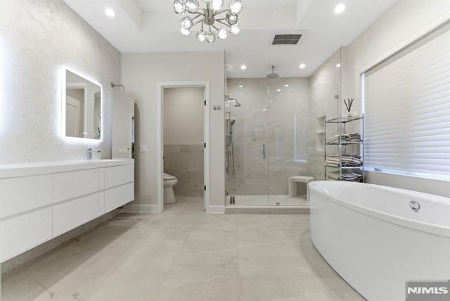 29 Roslyn Avenue, Englewood Cliffs, NJ 07632