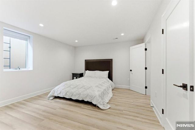 29 Roslyn Avenue, Englewood Cliffs, NJ 07632