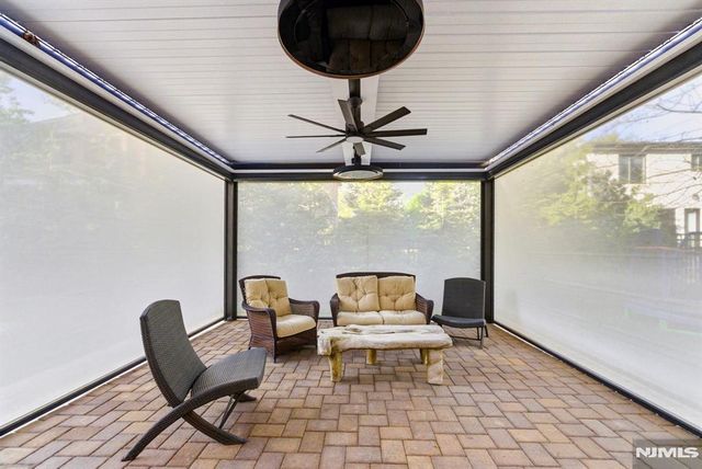 29 Roslyn Avenue, Englewood Cliffs, NJ 07632