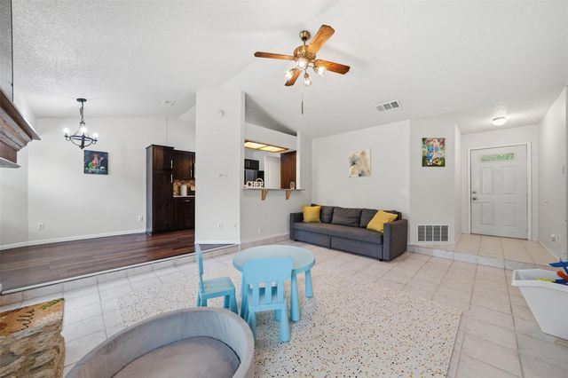 1100 York Castle DR, Pflugerville, TX 78660