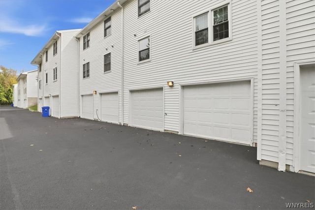960 Hopkins Road E, Amherst, NY 14221