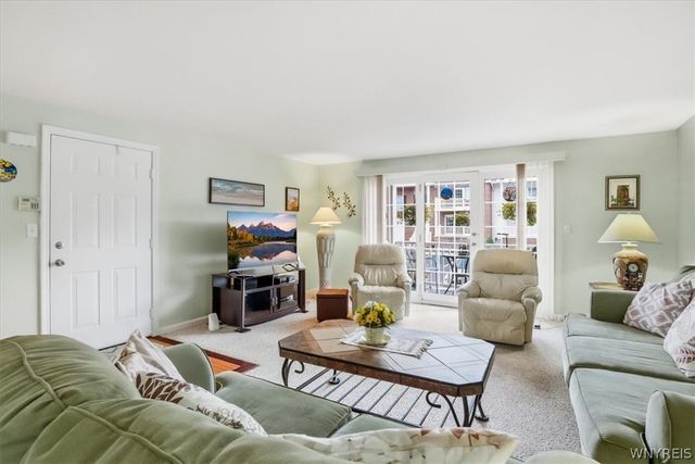 960 Hopkins Road E, Amherst, NY 14221