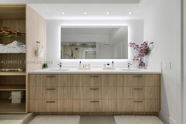 450 Alton Rd 2505, Miami Beach, FL 33139