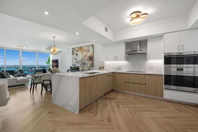 450 Alton Rd 2505, Miami Beach, FL 33139