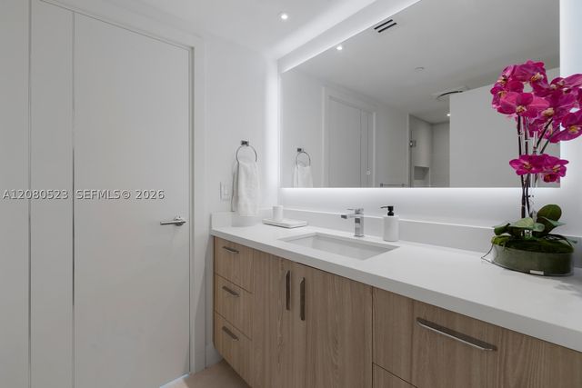 450 Alton Rd 2505, Miami Beach, FL 33139