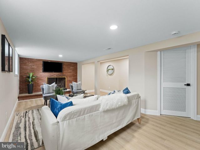 406 YORKSHIRE RD, Cherry Hill, NJ 08034