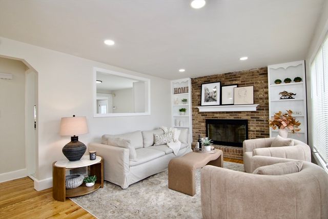 1657 Carew St, Springfield, MA 01104