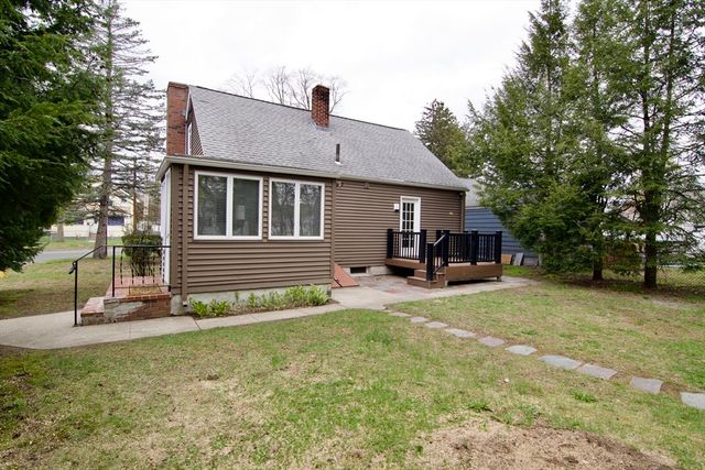 1657 Carew St, Springfield, MA 01104
