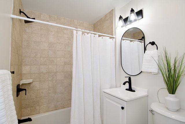 1657 Carew St, Springfield, MA 01104