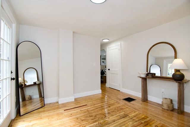 1657 Carew St, Springfield, MA 01104