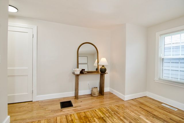 1657 Carew St, Springfield, MA 01104