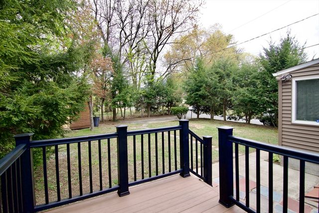 1657 Carew St, Springfield, MA 01104
