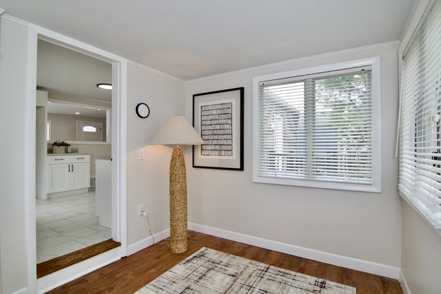 1657 Carew St, Springfield, MA 01104