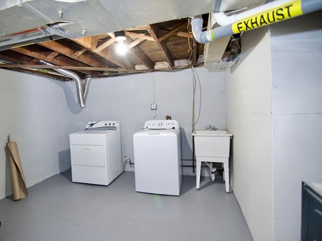 1657 Carew St, Springfield, MA 01104